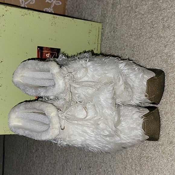 The Original Arizona Jean Co. Fluffy Boots Off White Women’s Sz 8.5M - Picture 2 of 4